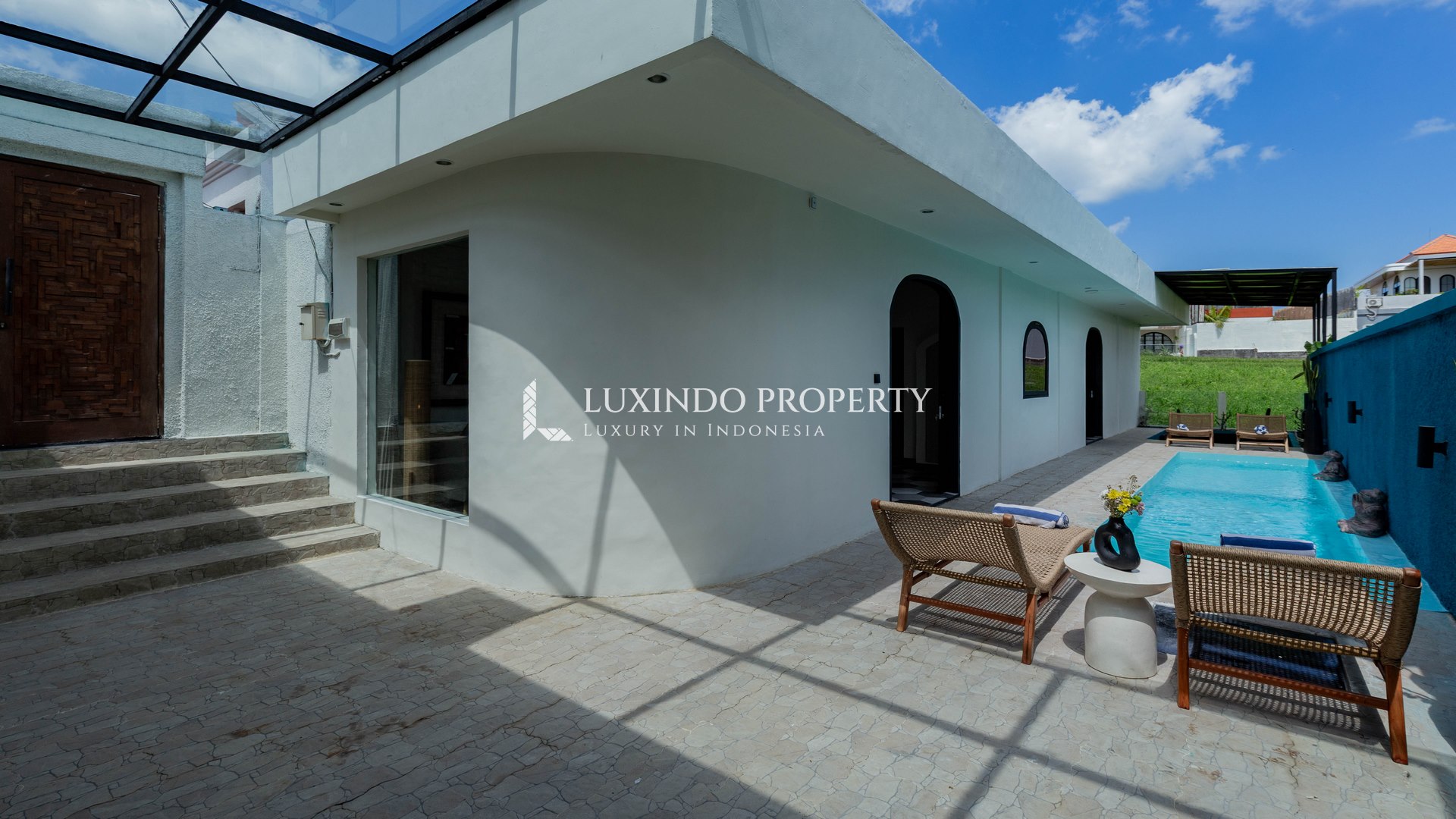 CANGGU - MODERN 3-BEDROOM VILLA WITH RICE FIELD VIEWS AVAILABLE FOR RENT (RV498)